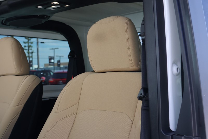 Jeep Wrangler Vehicle Full-screen Gallery Image 17