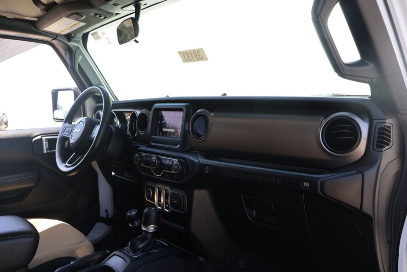 Jeep Wrangler Vehicle Full-screen Gallery Image 18