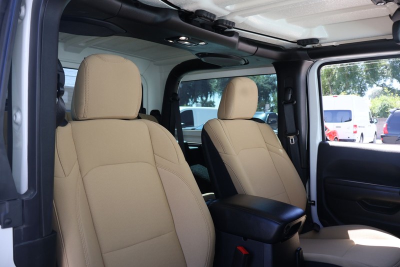 Jeep Wrangler Vehicle Full-screen Gallery Image 19