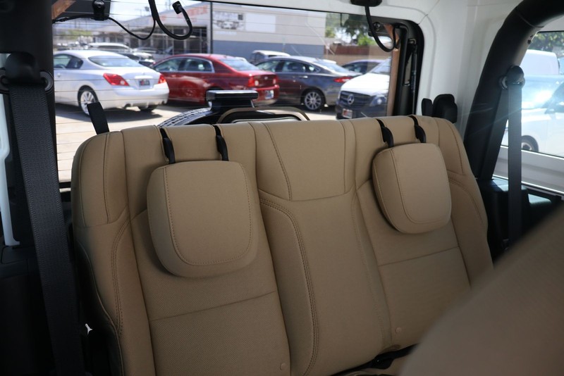 Jeep Wrangler Vehicle Full-screen Gallery Image 20