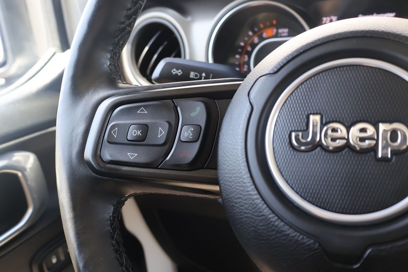 Jeep Wrangler Vehicle Full-screen Gallery Image 24