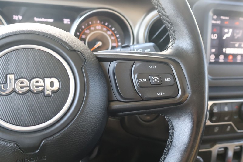 Jeep Wrangler Vehicle Full-screen Gallery Image 25