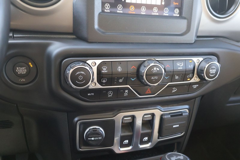 Jeep Wrangler Vehicle Full-screen Gallery Image 28