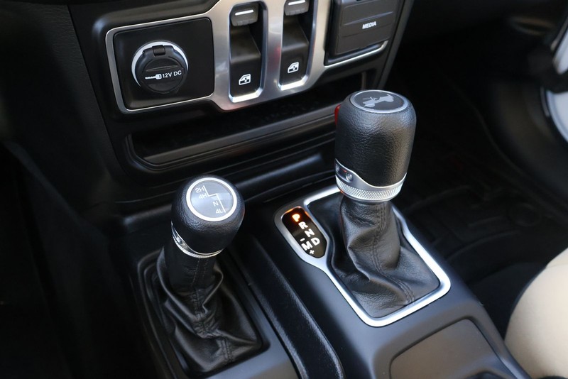 Jeep Wrangler Vehicle Full-screen Gallery Image 29