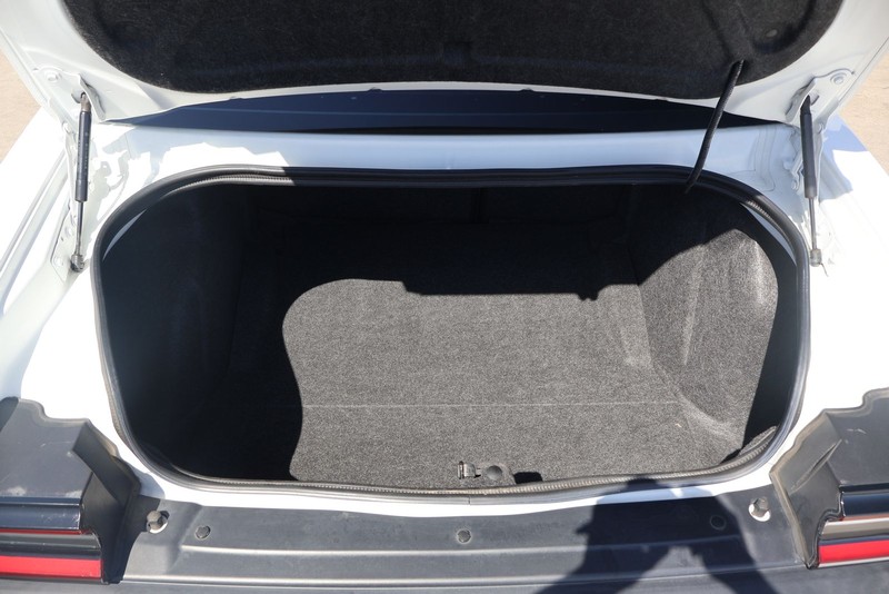 Dodge Challenger Vehicle Full-screen Gallery Image 08