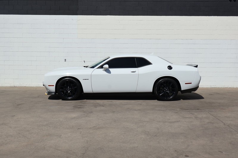 Dodge Challenger Vehicle Full-screen Gallery Image 10