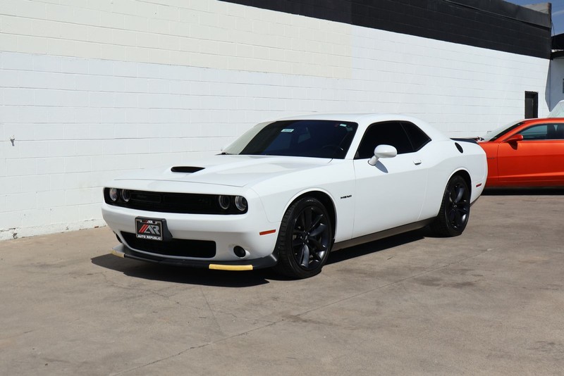 Dodge Challenger Vehicle Full-screen Gallery Image 11