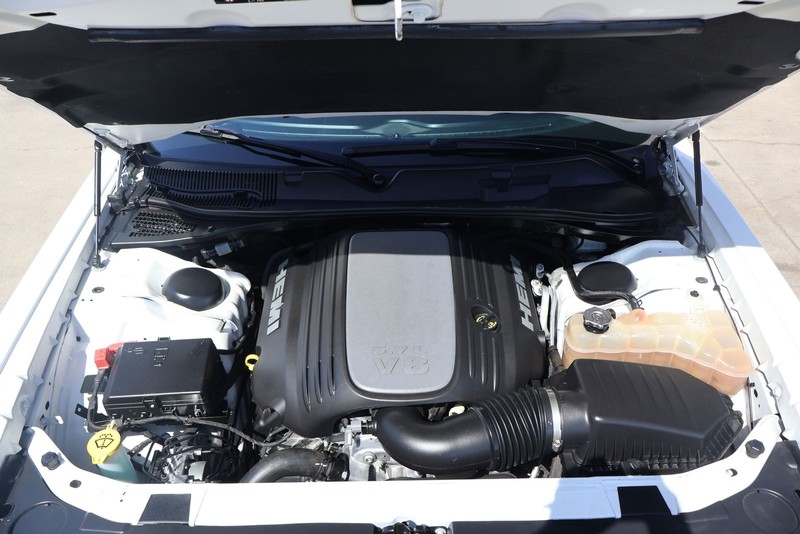 Dodge Challenger Vehicle Full-screen Gallery Image 12