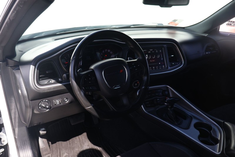 Dodge Challenger Vehicle Full-screen Gallery Image 15