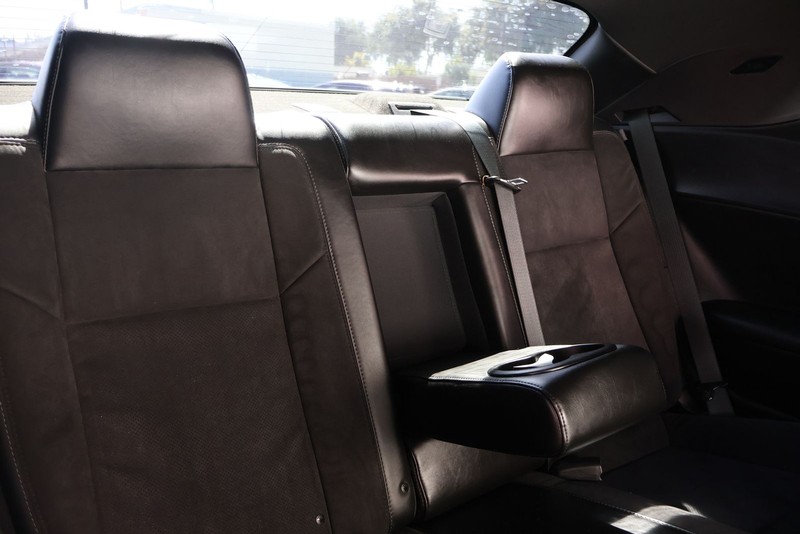 Dodge Challenger Vehicle Full-screen Gallery Image 20