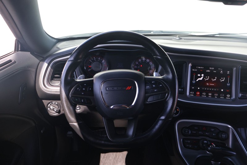 Dodge Challenger Vehicle Full-screen Gallery Image 23