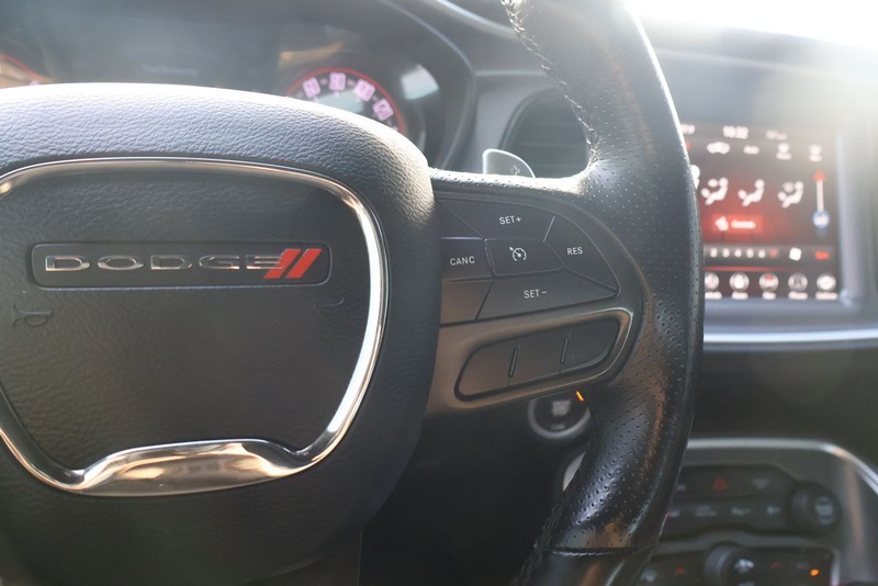 Dodge Challenger Vehicle Full-screen Gallery Image 25