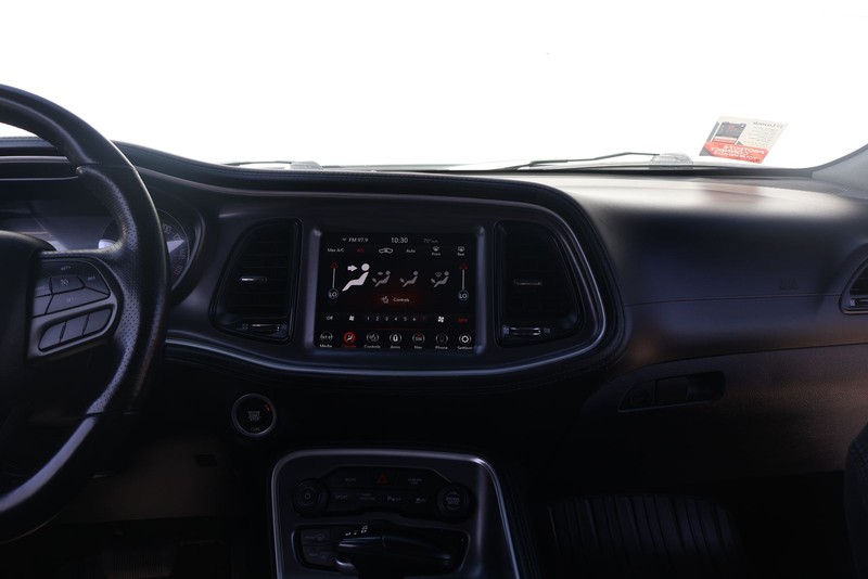 Dodge Challenger Vehicle Full-screen Gallery Image 26