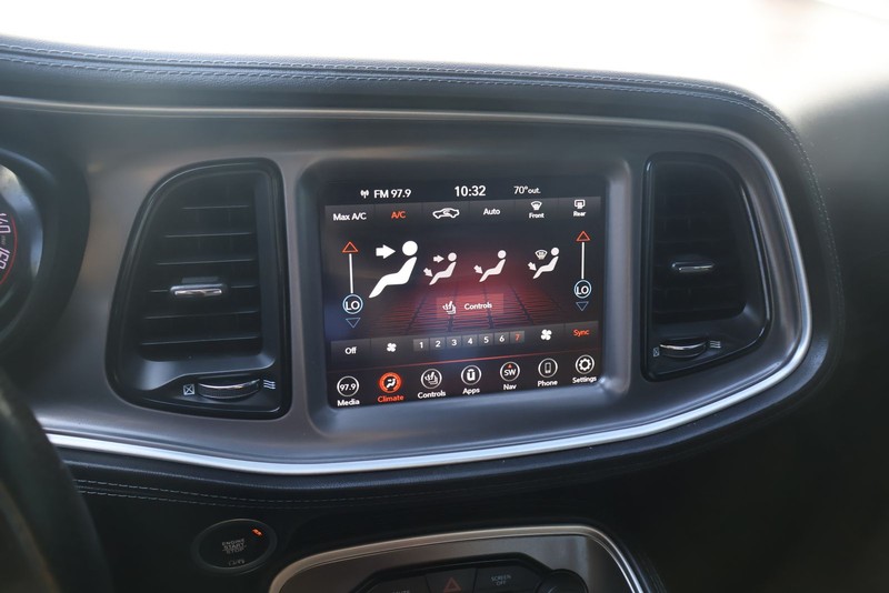 Dodge Challenger Vehicle Full-screen Gallery Image 27