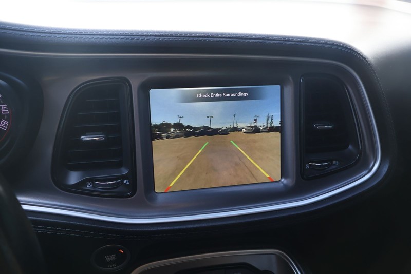 Dodge Challenger Vehicle Full-screen Gallery Image 28