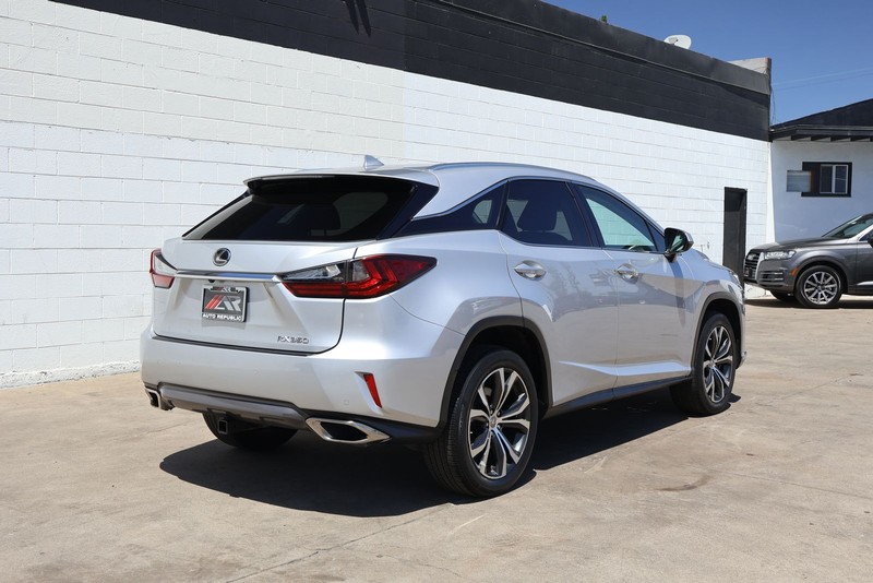Lexus RX 350 Vehicle Full-screen Gallery Image 05