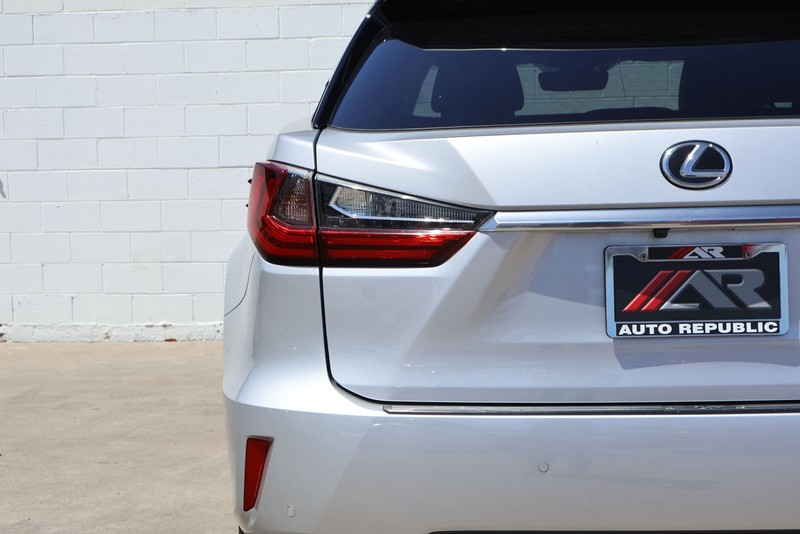 Lexus RX 350 Vehicle Full-screen Gallery Image 07