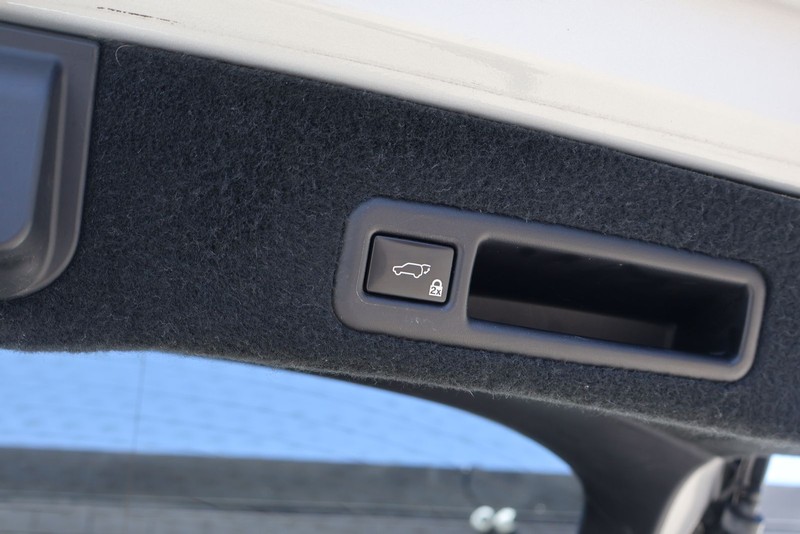 Lexus RX 350 Vehicle Full-screen Gallery Image 09