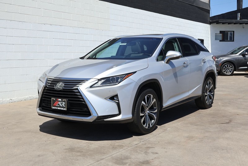 Lexus RX 350 Vehicle Full-screen Gallery Image 12