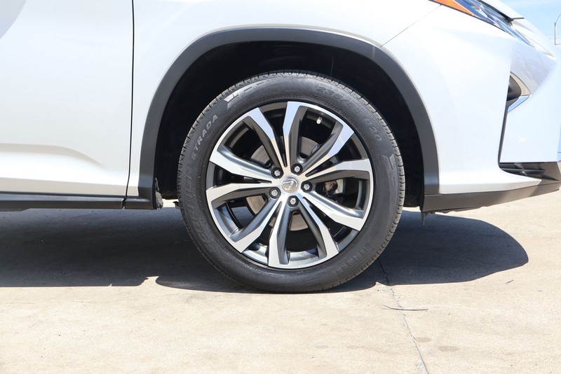 Lexus RX 350 Vehicle Full-screen Gallery Image 14