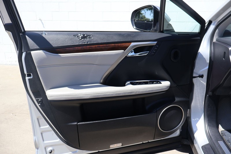 Lexus RX 350 Vehicle Full-screen Gallery Image 15