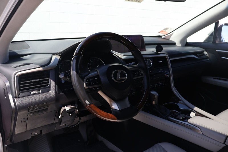 Lexus RX 350 Vehicle Full-screen Gallery Image 16