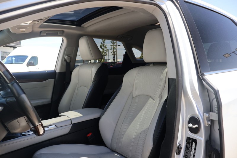 Lexus RX 350 Vehicle Full-screen Gallery Image 17