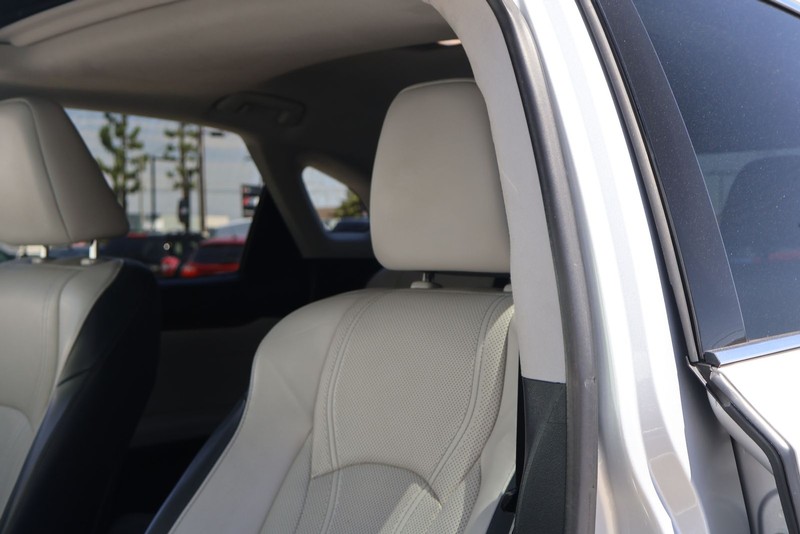 Lexus RX 350 Vehicle Full-screen Gallery Image 18