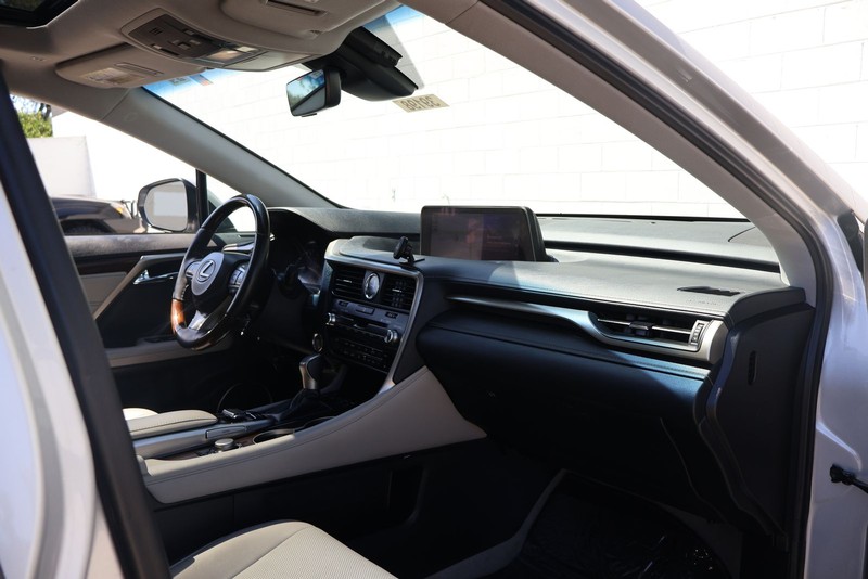 Lexus RX 350 Vehicle Full-screen Gallery Image 19