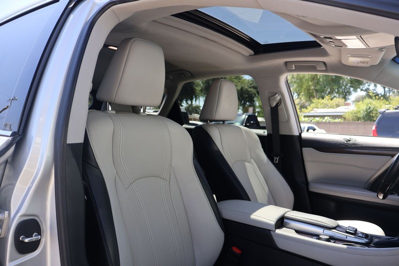 Lexus RX 350 Vehicle Full-screen Gallery Image 20