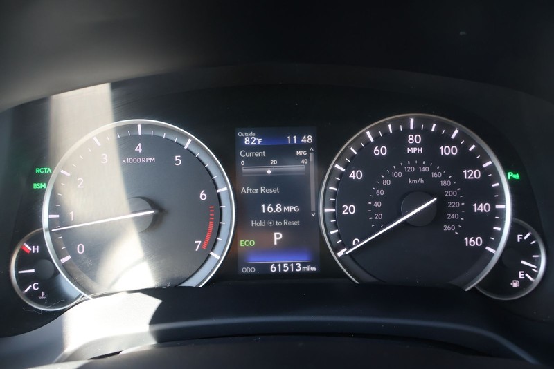 Lexus RX 350 Vehicle Full-screen Gallery Image 23