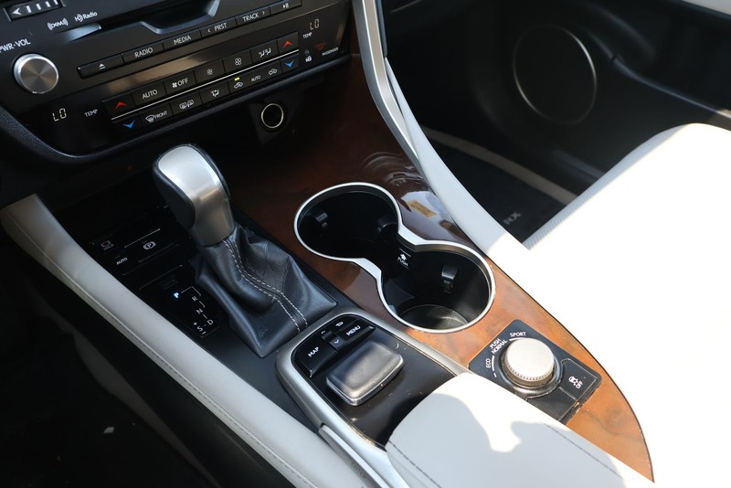 Lexus RX 350 Vehicle Full-screen Gallery Image 31