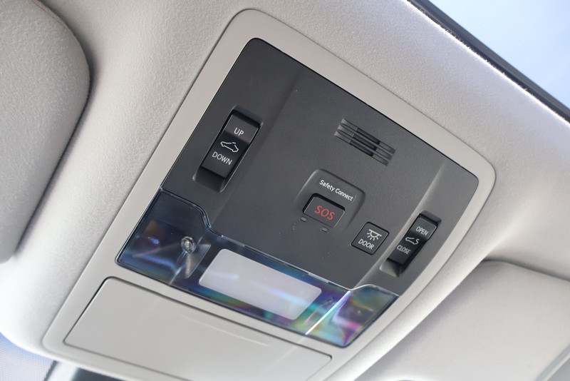 Lexus RX 350 Vehicle Full-screen Gallery Image 32