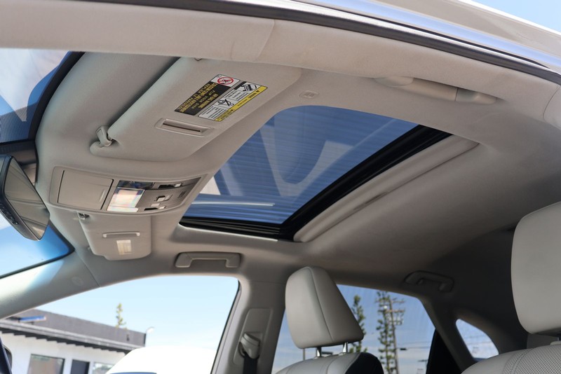 Lexus RX 350 Vehicle Full-screen Gallery Image 33