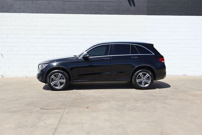 Mercedes-Benz GLC 300 Vehicle Full-screen Gallery Image 10