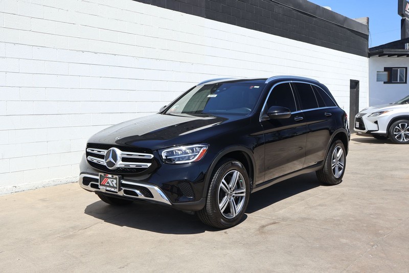 Mercedes-Benz GLC 300 Vehicle Full-screen Gallery Image 11