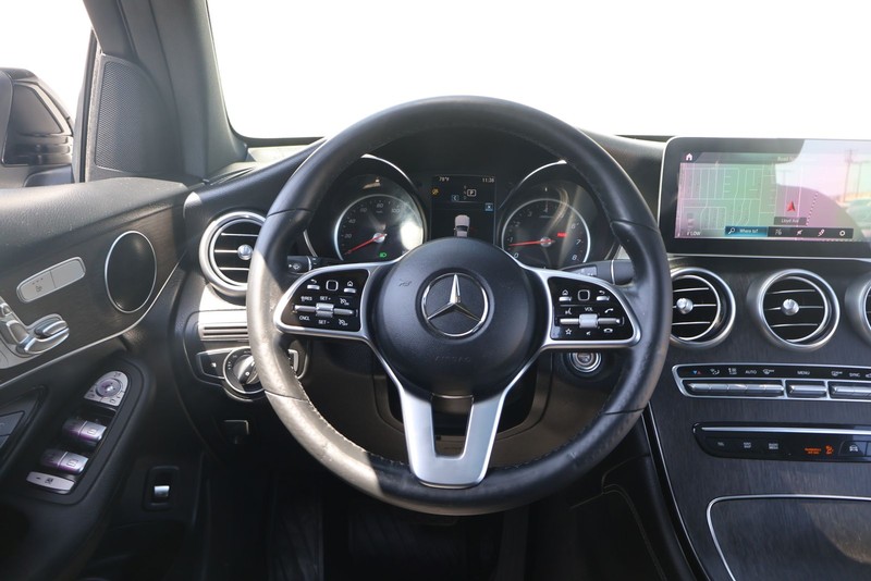 Mercedes-Benz GLC 300 Vehicle Full-screen Gallery Image 24
