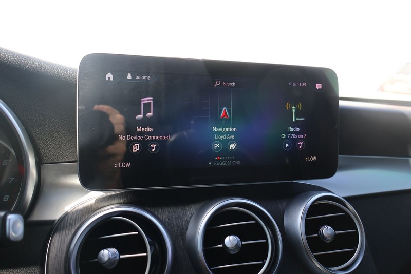 Mercedes-Benz GLC 300 Vehicle Full-screen Gallery Image 28