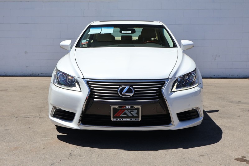 Lexus LS 460 Vehicle Full-screen Gallery Image 02