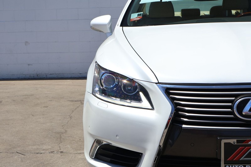 Lexus LS 460 Vehicle Full-screen Gallery Image 03
