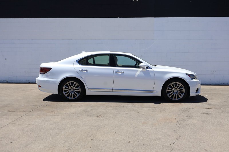 Lexus LS 460 Vehicle Full-screen Gallery Image 04