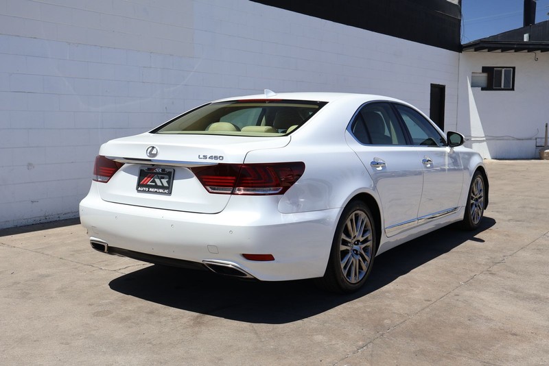 Lexus LS 460 Vehicle Full-screen Gallery Image 05