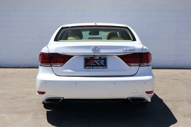 Lexus LS 460 Vehicle Full-screen Gallery Image 06