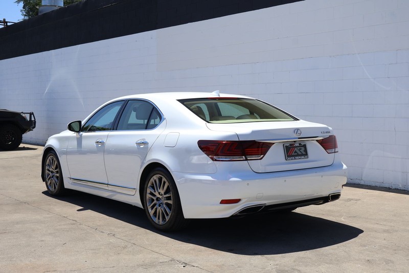 Lexus LS 460 Vehicle Full-screen Gallery Image 10