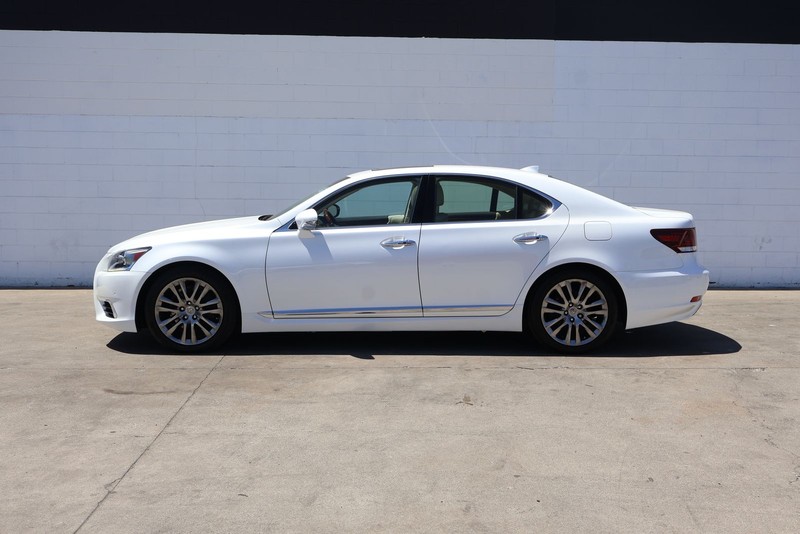 Lexus LS 460 Vehicle Full-screen Gallery Image 11