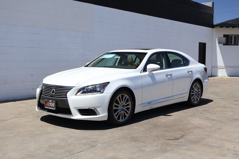 Lexus LS 460 Vehicle Full-screen Gallery Image 12