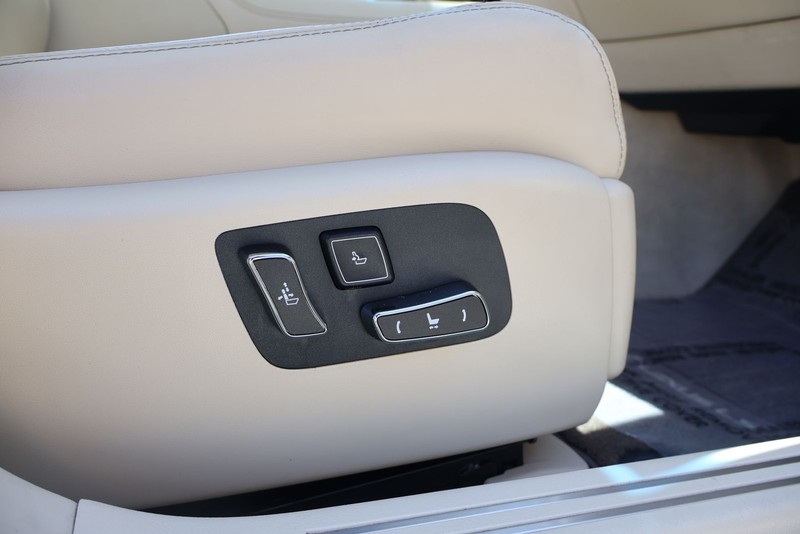 Lexus LS 460 Vehicle Full-screen Gallery Image 20