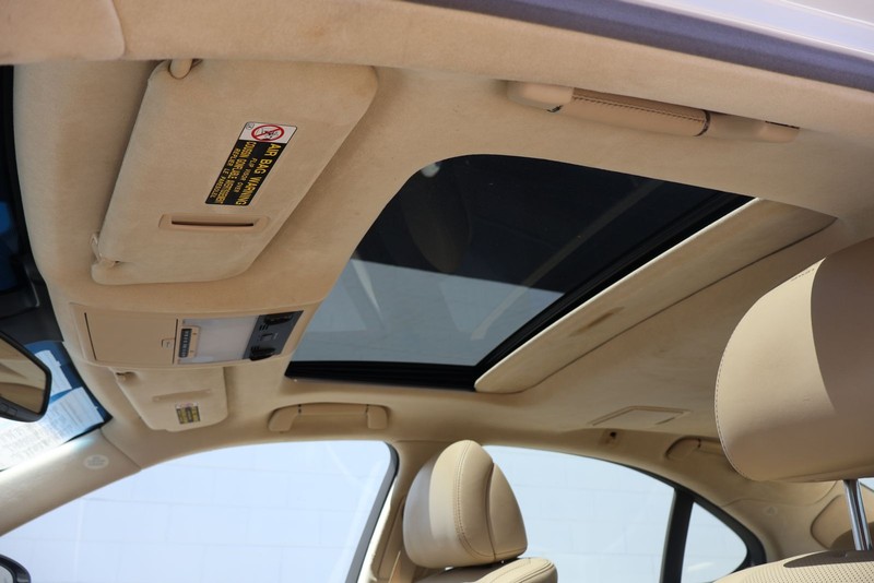 Lexus LS 460 Vehicle Full-screen Gallery Image 35
