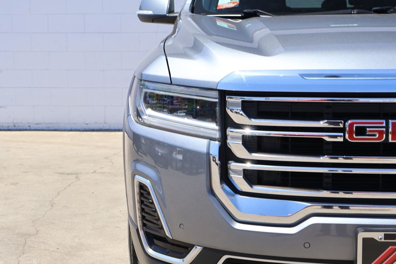 GMC Acadia Vehicle Full-screen Gallery Image 03