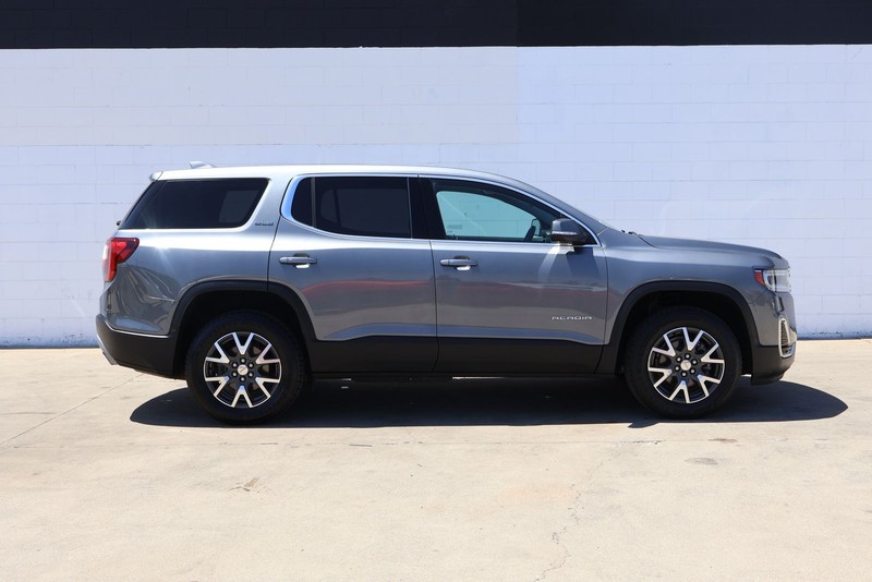 GMC Acadia Vehicle Full-screen Gallery Image 04